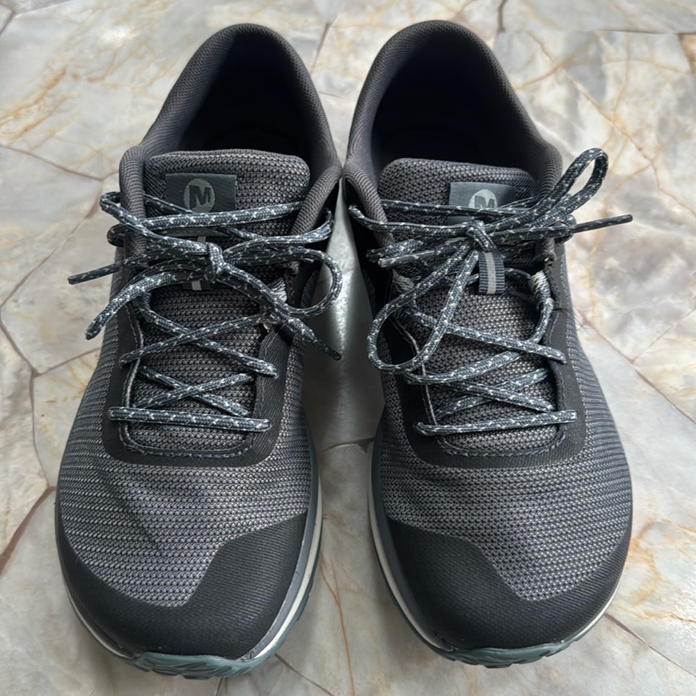 NWOT MERRELL MAG-5 size 8 sneaker